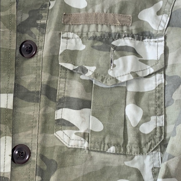 Camo jacket in great condition! Size small - Picture 5 of 7